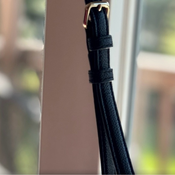 Kate Spade Larchmount Ave Tori Logo Crossbody. LIKE NEW!! - Picture 7 of 10